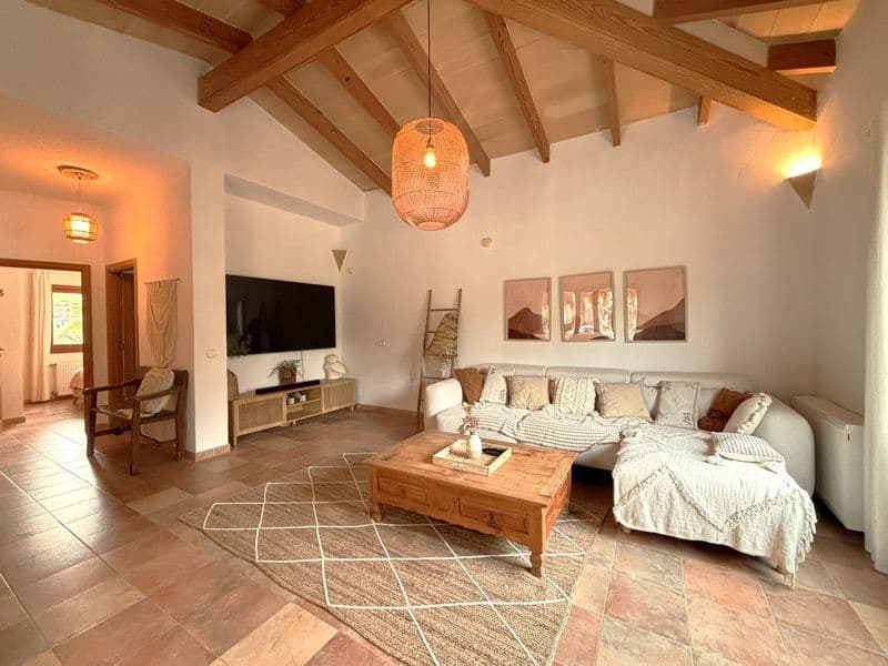 Beautiful tastefully decorated finca with air heating, swimming pool, covered terrace 5 minutes walk from S ̈Amarador beach – foto 2