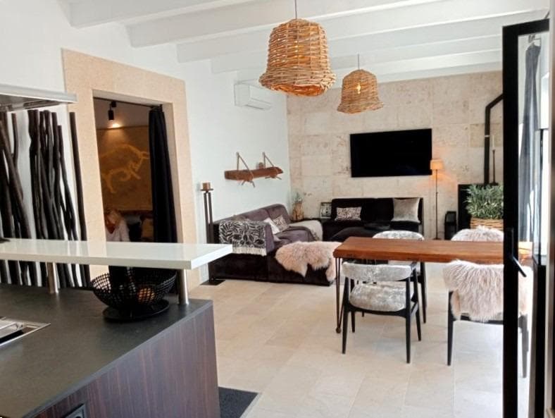 Exclusiva Casa de Pueblo Reformada con Encanto y Vistas en Ses Salines – foto 3