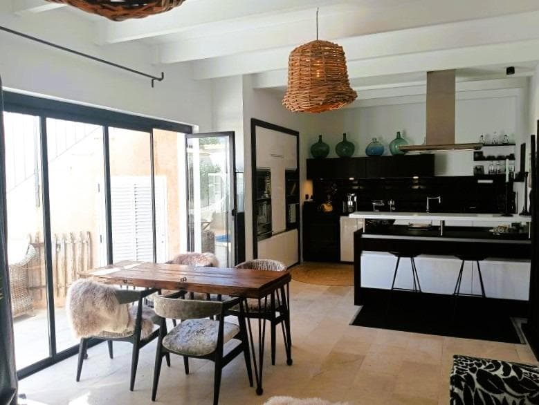 Exclusiva Casa de Pueblo Reformada con Encanto y Vistas en Ses Salines – foto 4
