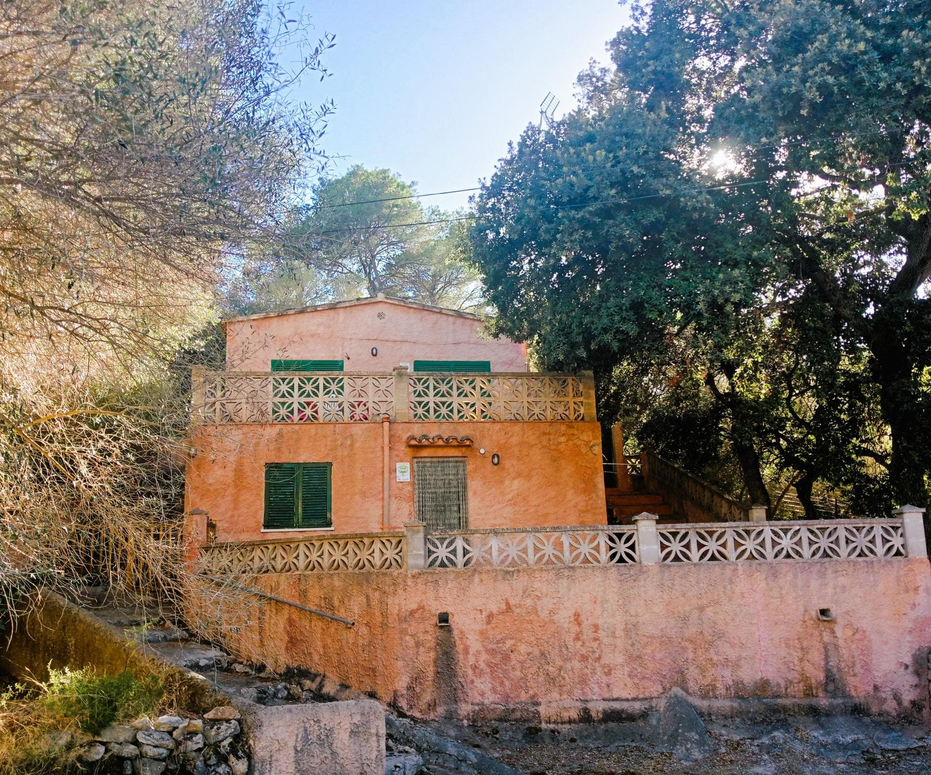 A blank canvas with potential: House with an independent studio to renovate on a rustic plot. – foto principal