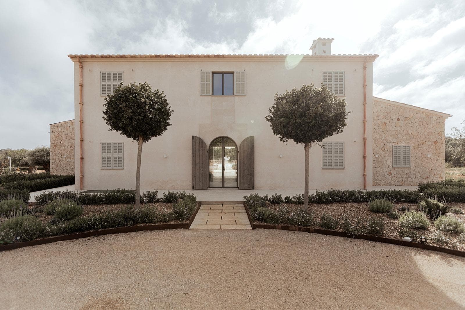 Finca Minimalista de Nueva Construcción, Lujo Ecológico con Domótica KNX junto al Parque Natural de Mondragó. – foto principal