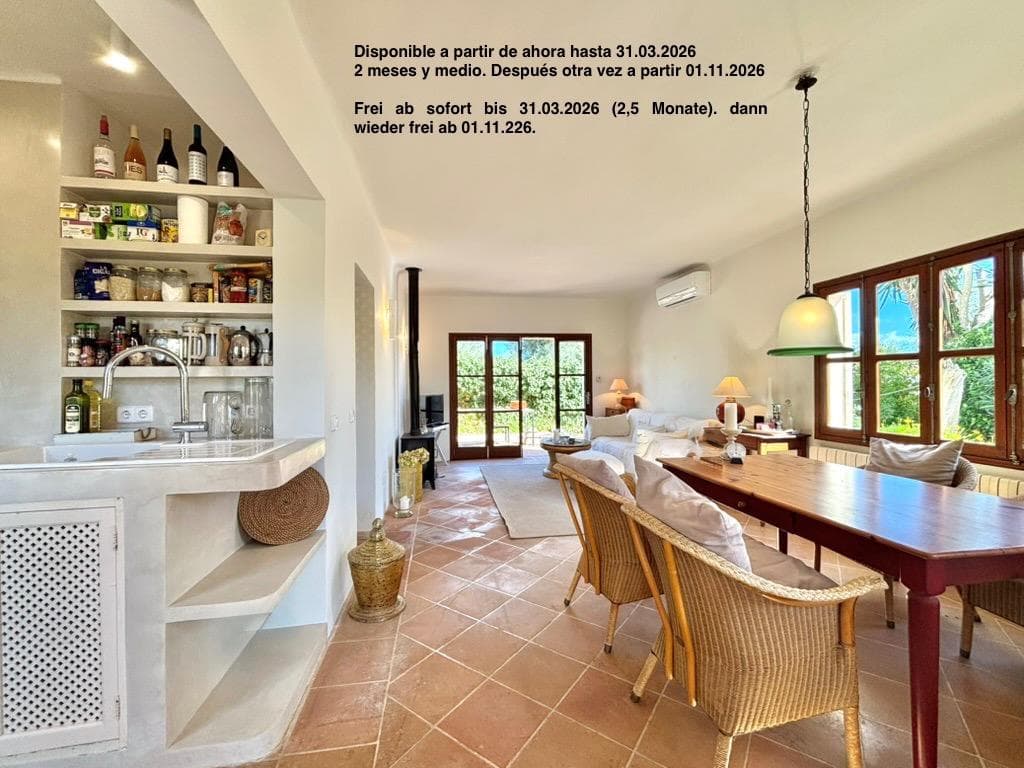 NO largo plazo, solo por meses! Encantadora casa de estilo mediterráneo con calefacción terrazas, jardín y a solo 1 minuto a pie del mar.