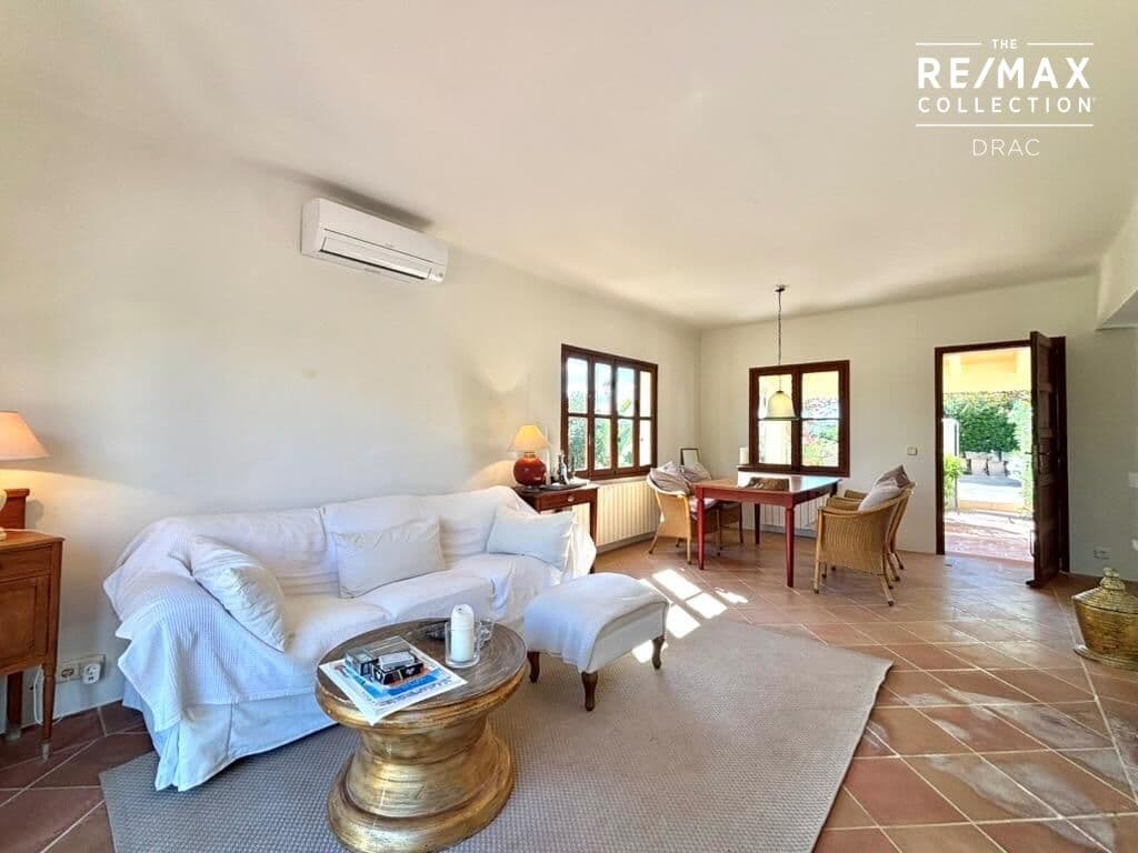 NO largo plazo, solo por meses! Encantadora casa de estilo mediterráneo con calefacción terrazas, jardín y a solo 1 minuto a pie del mar. – foto 5