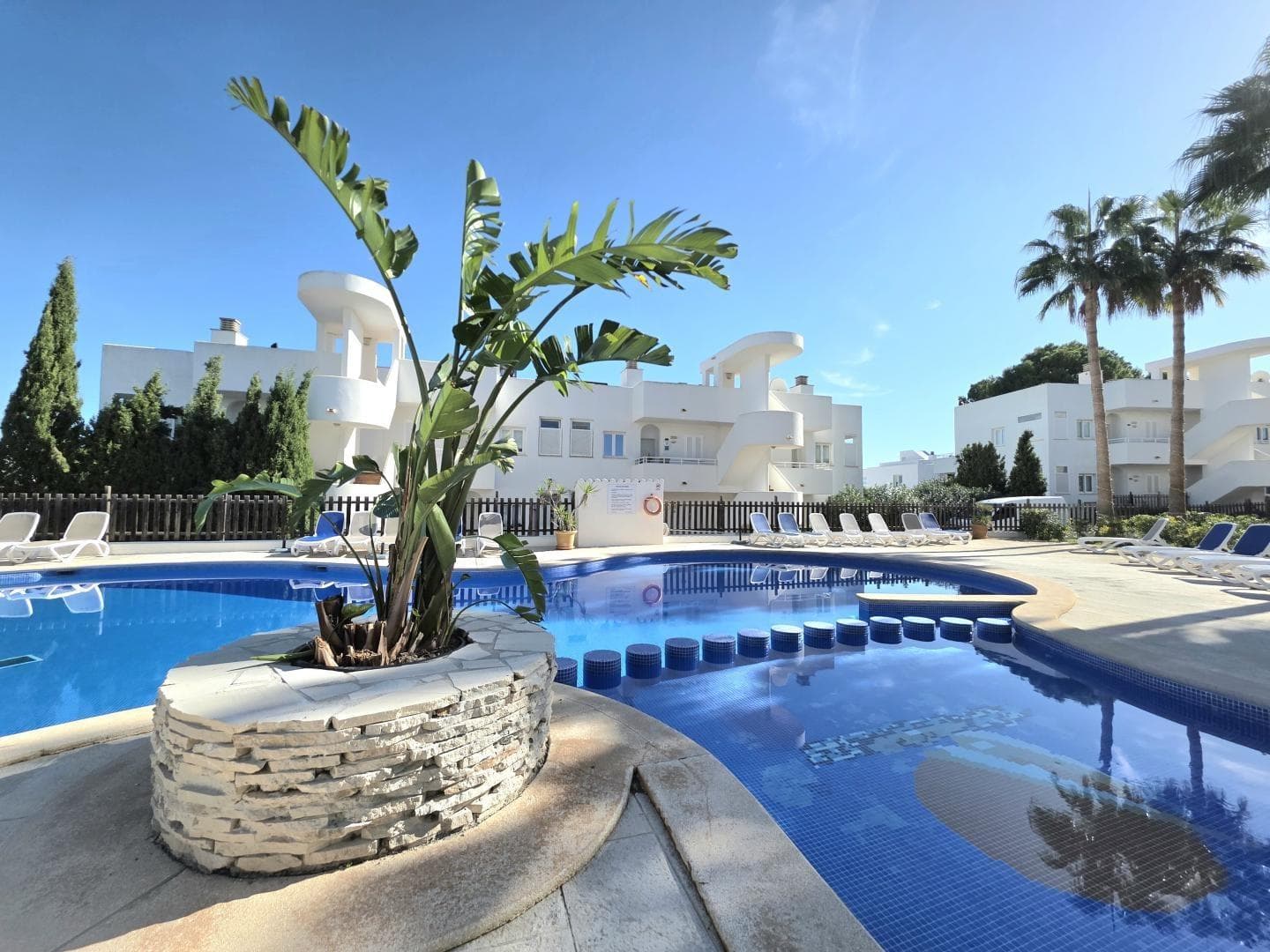 Elegante und helle Wohnung in einer exklusiven Wohnanlage mit Blick auf den Hafen von Cala d’Or