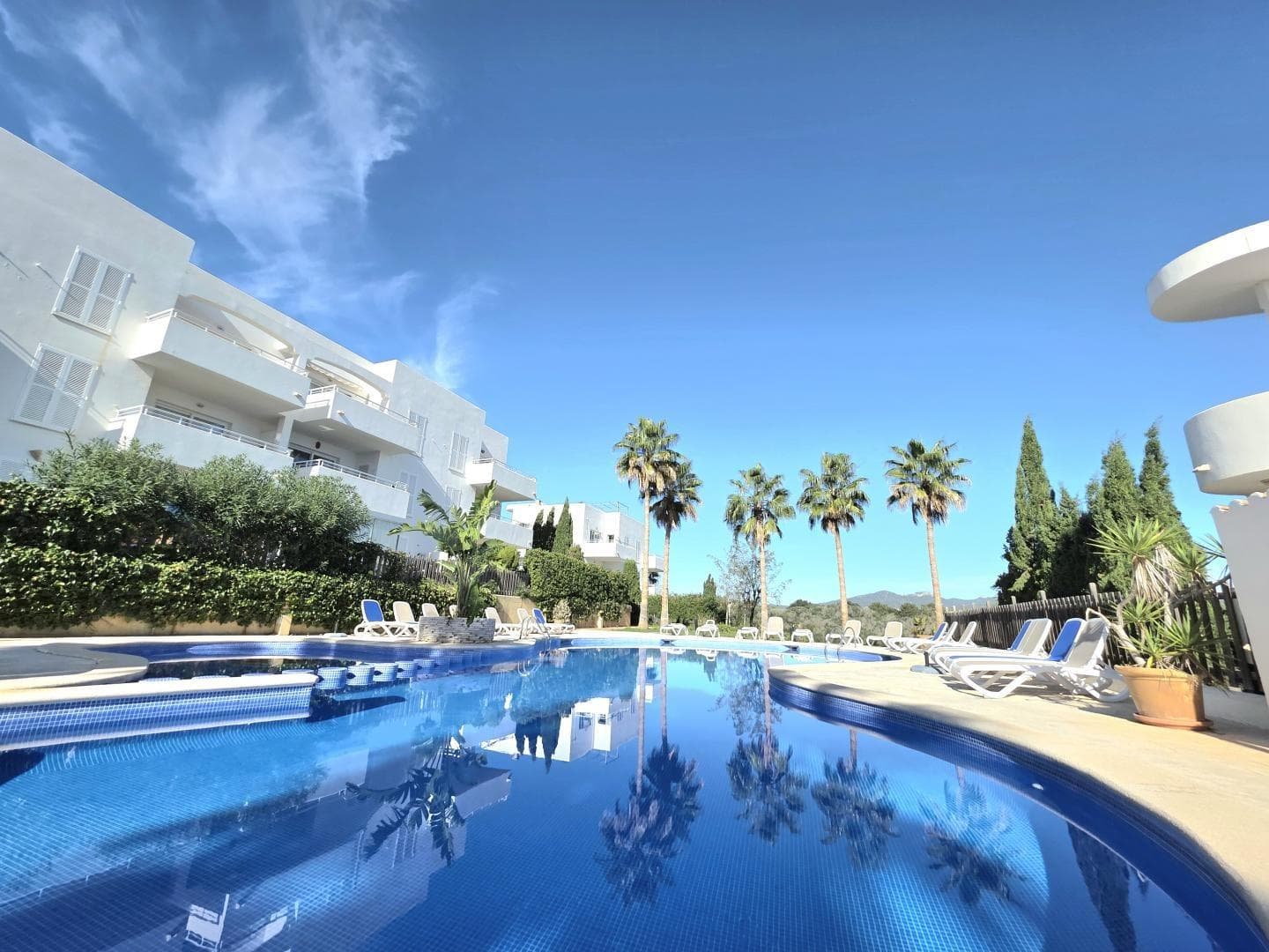 Elegante und helle Wohnung in einer exklusiven Wohnanlage mit Blick auf den Hafen von Cala d’Or – foto 2