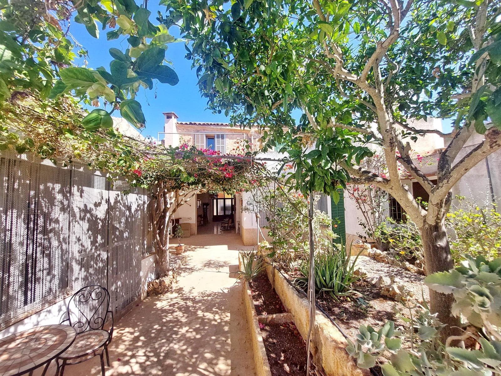 Oportunidad Única en Santanyí: Casa Señorial y Solar Adyacente – foto 2