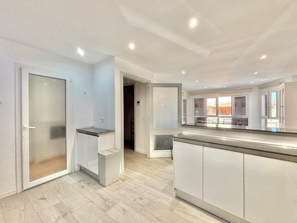 Schöne, helle, möblierte und renovierte Wohnung mit kleinem Balkon und grosser Garage in Santanyi. – foto 3