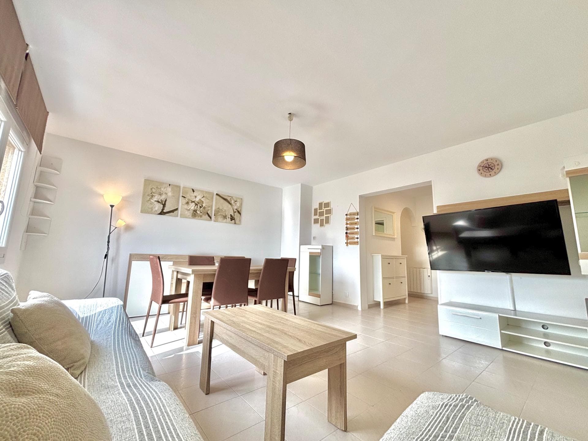 Luminoso piso moderno amueblado en segunda planta con vistas al pueblo en zona tranquila en Santanyí. – foto principal