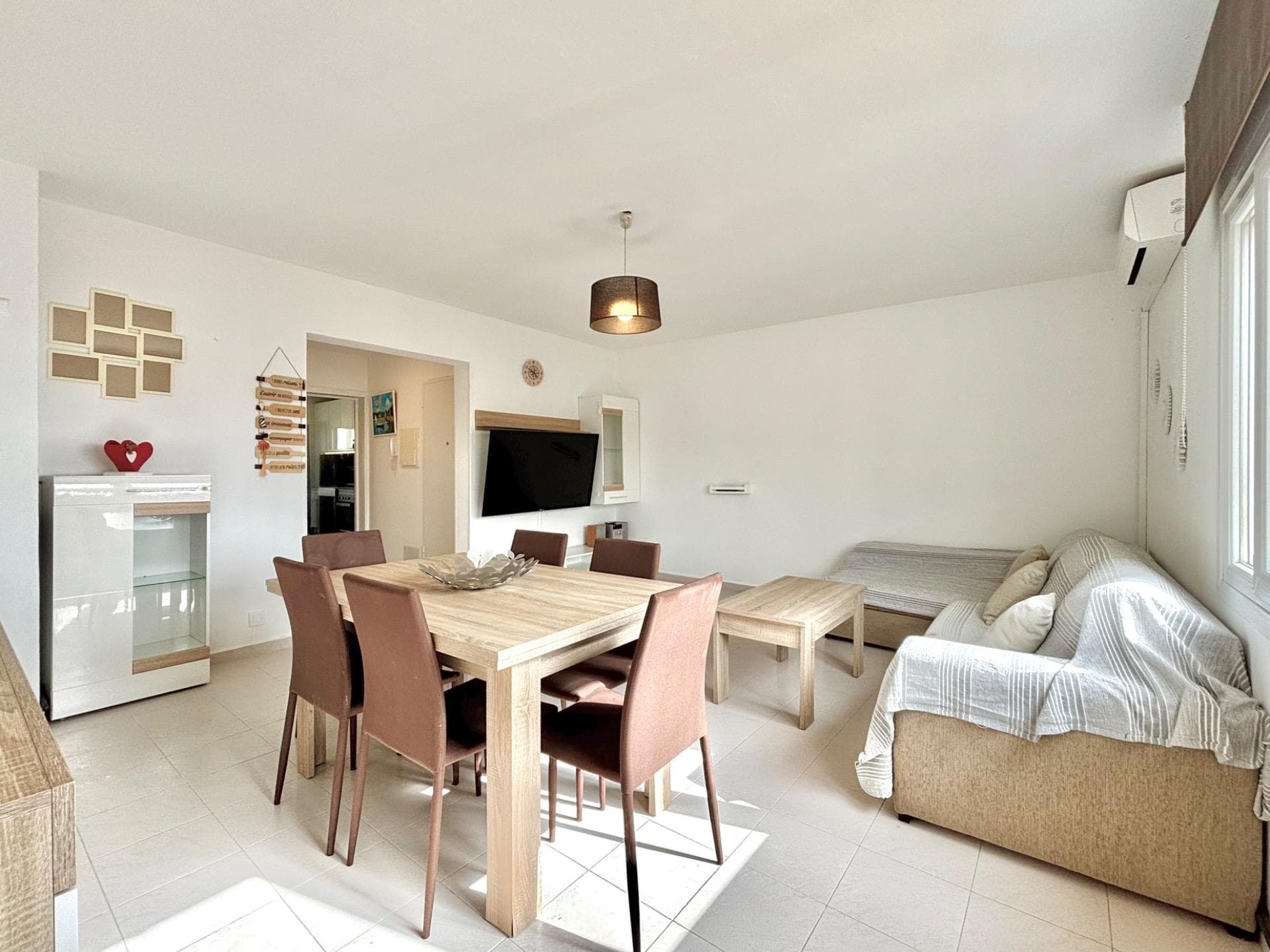 Luminoso piso moderno amueblado en segunda planta con vistas al pueblo en zona tranquila en Santanyí. – foto 2