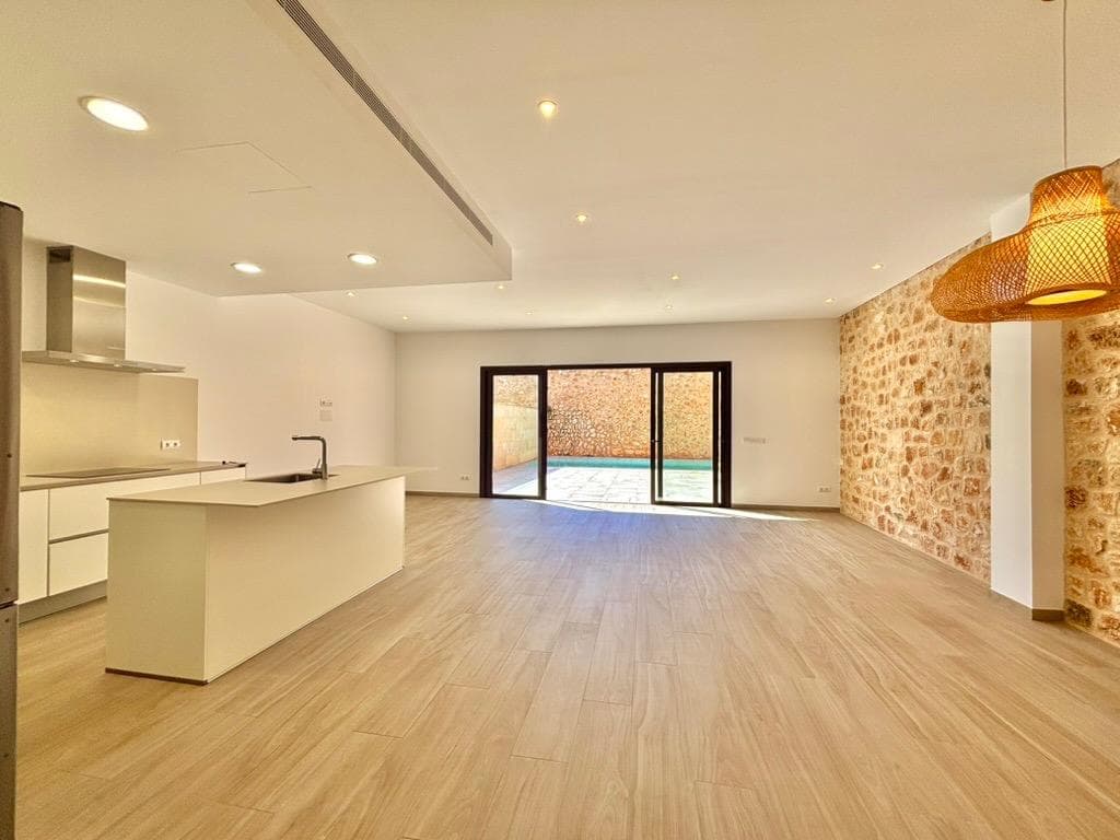 Wunderschönes helles Stadthaus mit Pool und Fussbodenheizung, nur wenige Schritte von der Plaza Major in Santanyi entfernt. – foto principal