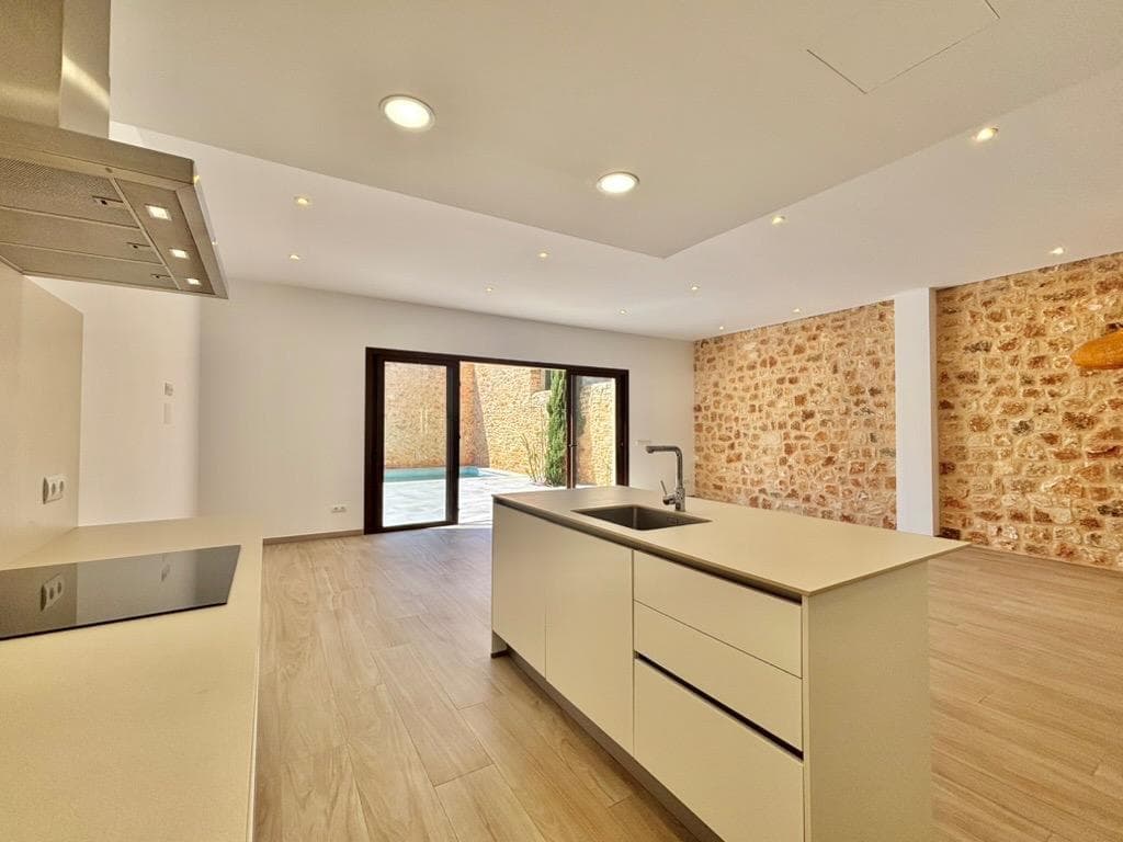 Wunderschönes helles Stadthaus mit Pool und Fussbodenheizung, nur wenige Schritte von der Plaza Major in Santanyi entfernt. – foto 5