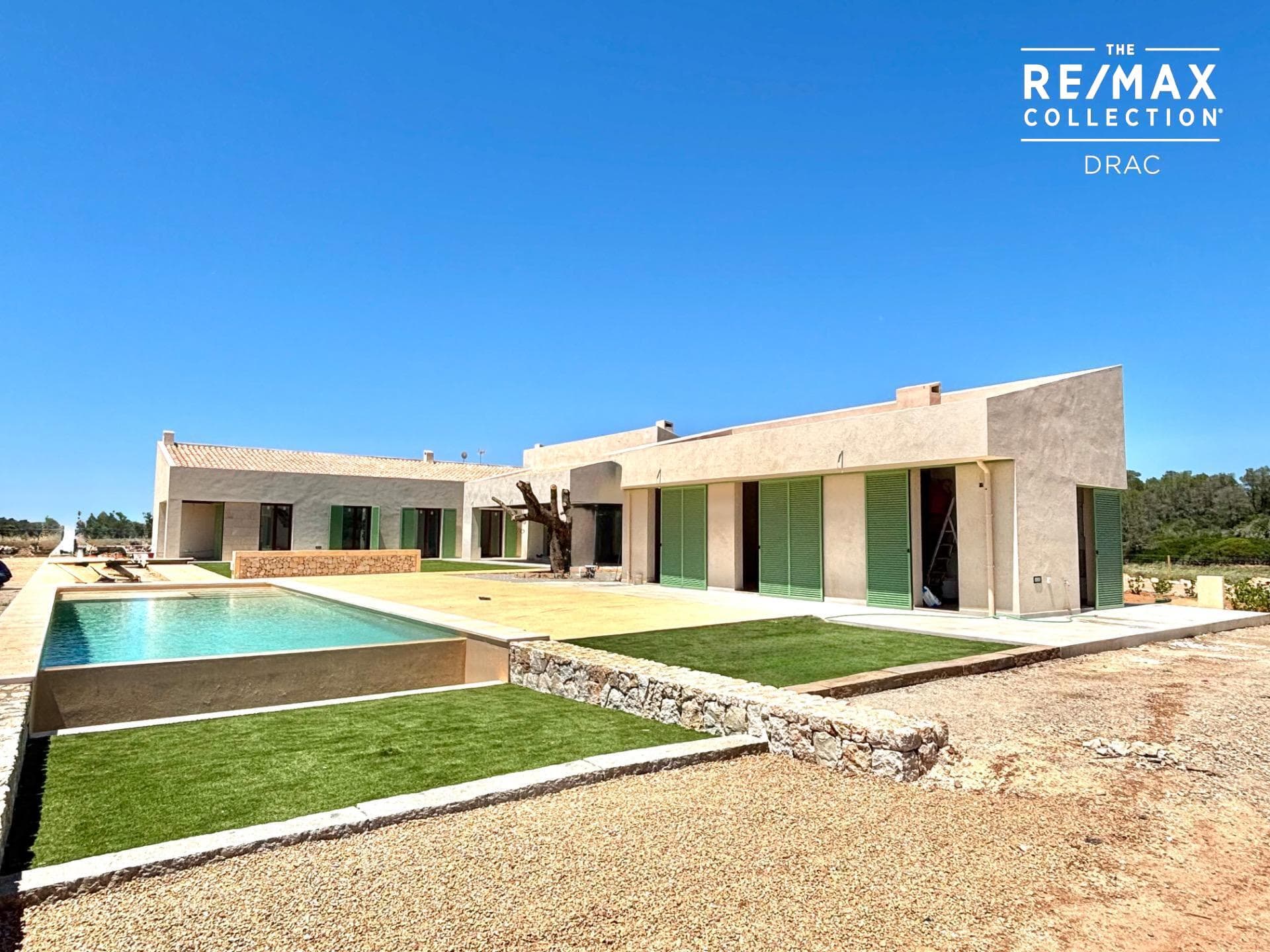 Espectacular Finca moderna de obra nueva en un entorno natural con piscina a15 minutos de Santanyi.