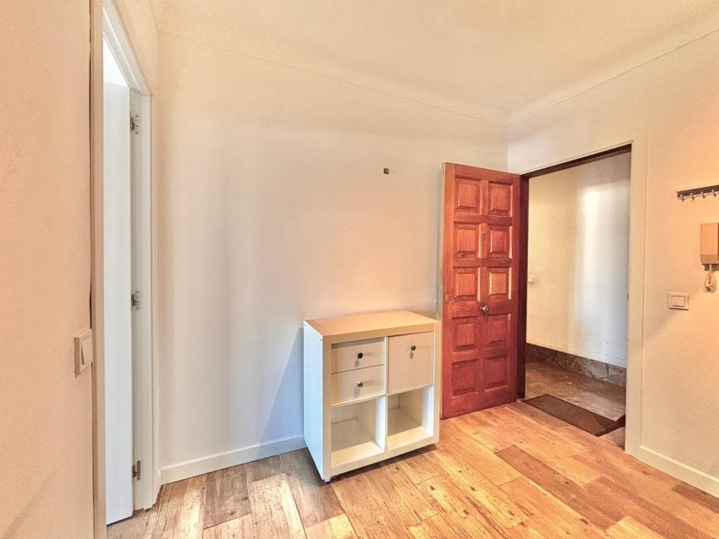 Luminoso y moderno piso reformado situado en primera planta, en pleno centro de Santanyí, con excelente ubicación cerca de parada de autobús, colegio y supermercado. La vivienda se distribuye en: – foto 3