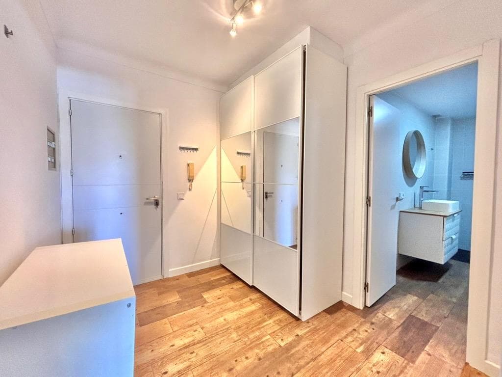 Luminoso y moderno piso reformado situado en primera planta, en pleno centro de Santanyí, con excelente ubicación cerca de parada de autobús, colegio y supermercado. La vivienda se distribuye en: – foto 5